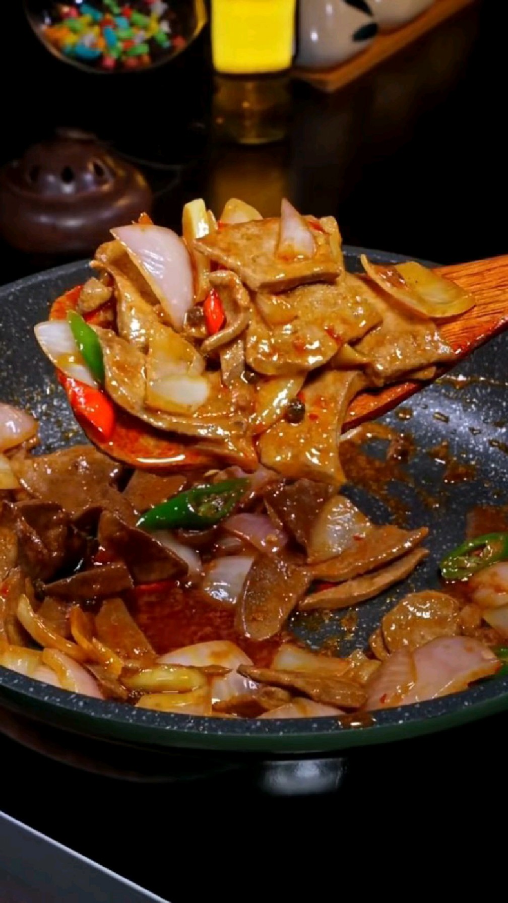 爆炒猪肝,猪肝滑嫩好吃又下饭,快来试试吧!