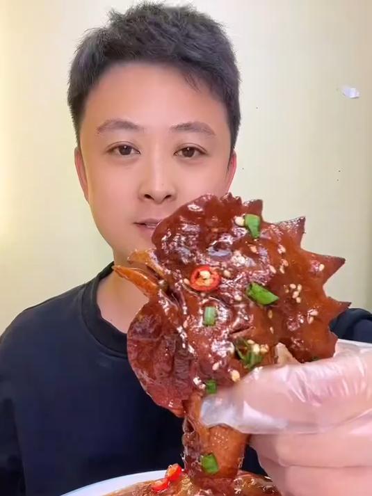 自己家养的公鸡头