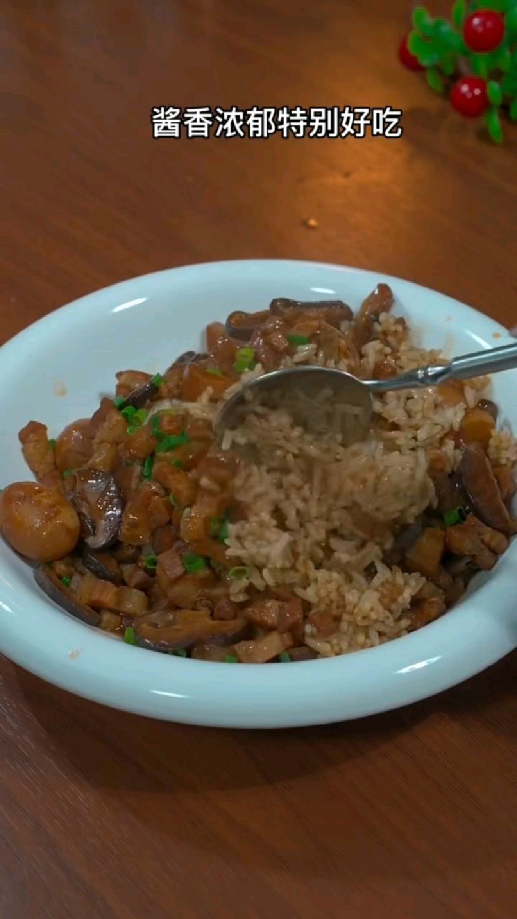 在家也能做出和外面一样好吃的卤肉饭,软烂入味,酱香浓郁,米饭孩子都能吃三大碗。