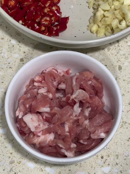 一菜两人｜肉丝木耳，鲜辣可口，下饭神器！