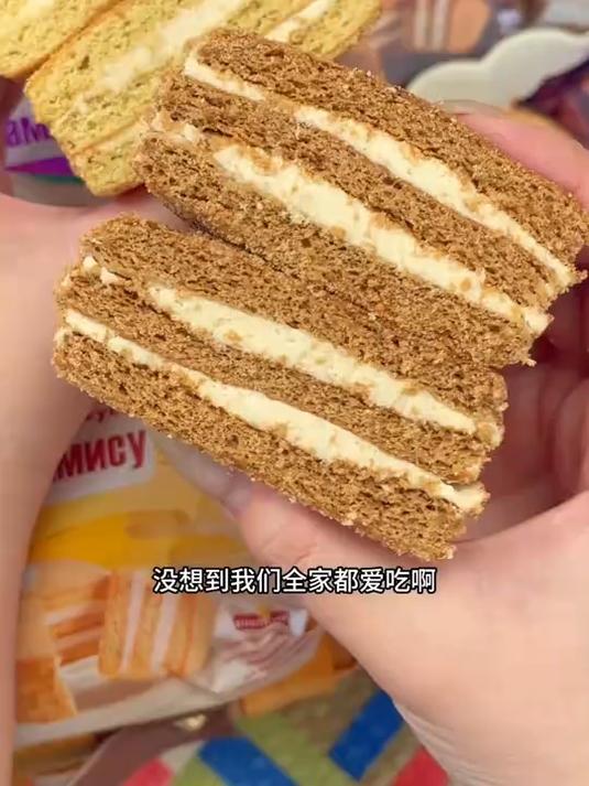 俄罗斯的这个提拉米苏真的太好吃了!口感特别细腻,非常松软!