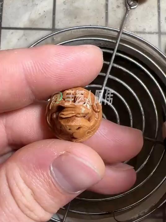 蟠桃核利用元宝筐制作方法