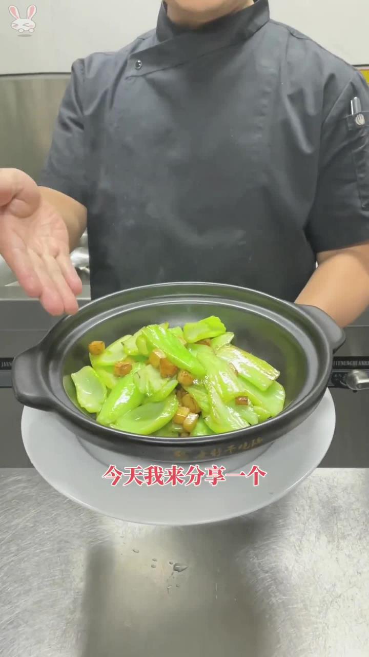 生炒水东芥菜,这道菜看似简单,不会炒的人,确实炒得不好吃