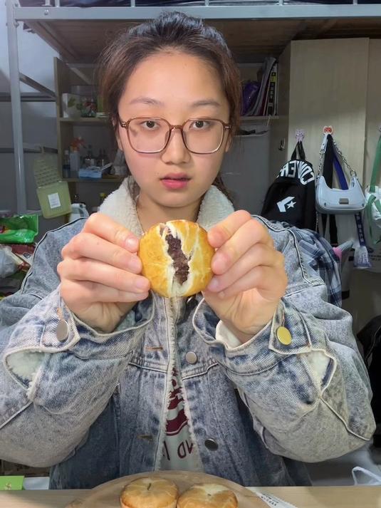 第一次吃天麻鲜花饼～好奇妙的味蕾体验