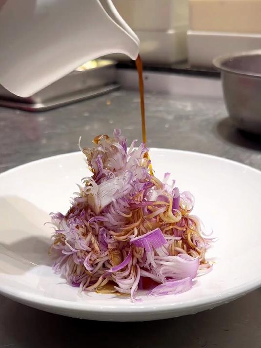 紫白菜浇这个汁好吃好看,让你在家也可以做,有颜值有口味