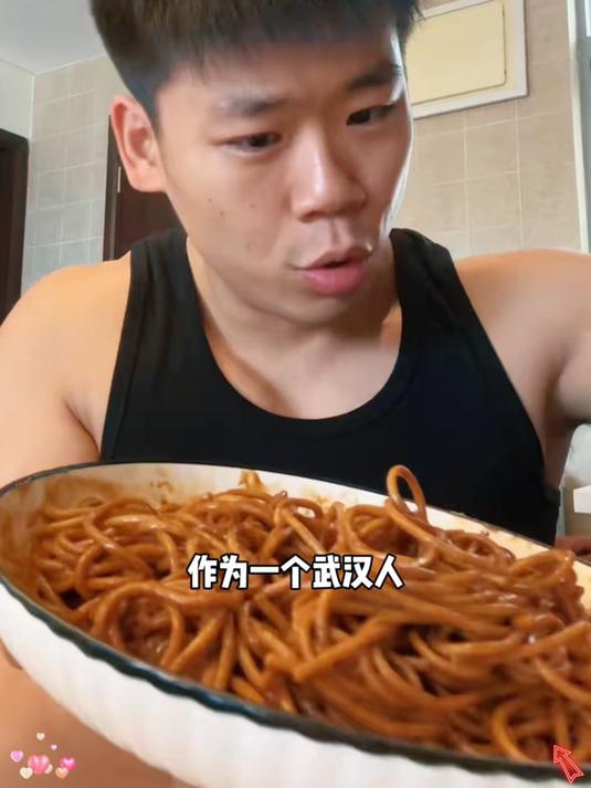 正宗热干面,碱水面劲道,芝麻酱超香浓
