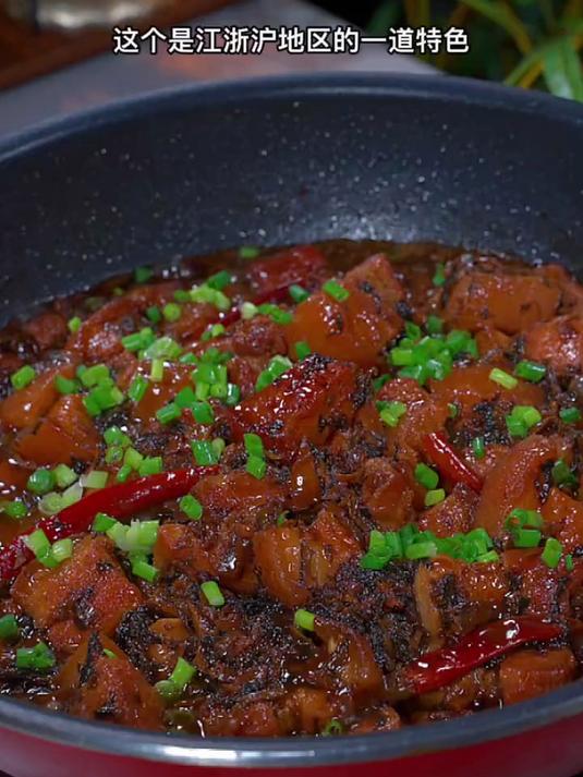 笋干菜配上软烂入味的五花肉,肥而不腻