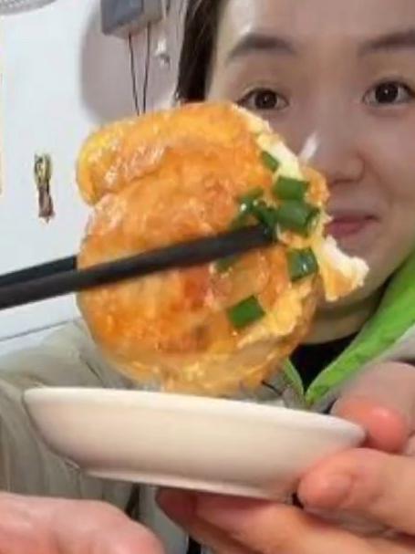 一天吃遍被CNN评价全球十大美食之城,浙江嵊州 全球闻名的嵊州豆腐煲和炒年糕!