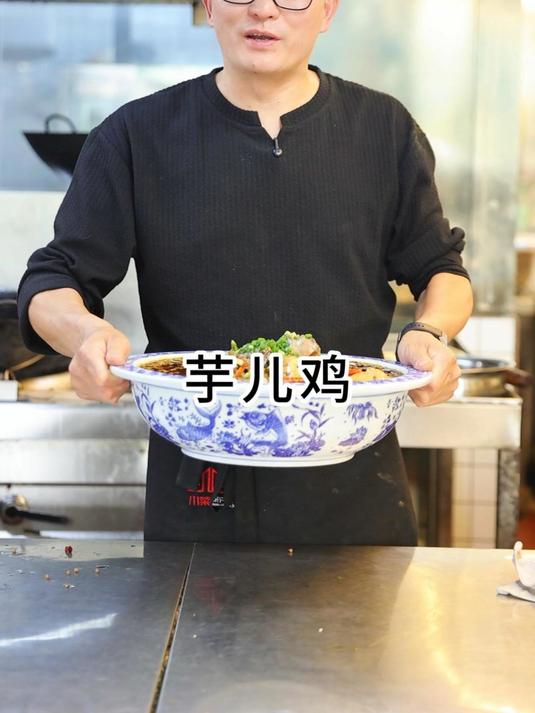 芋儿烧鸡怎么做到鸡肉滑嫩芋头香糯?你更喜欢吃芋头还是鸡肉?