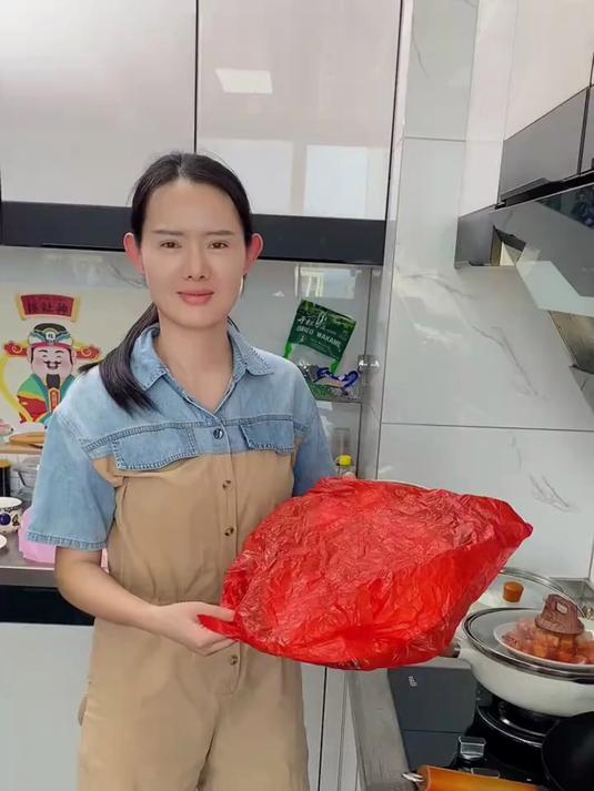 这个不锈钢的蒸盘不错,不锈钢材质,平时蒸馒头