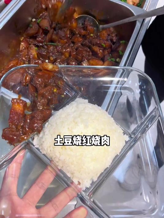 周末的食堂也不赖 工作餐
