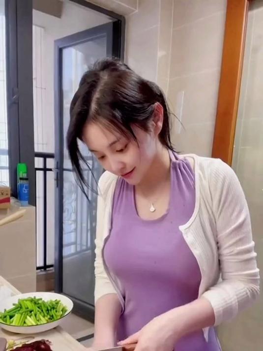 自从拥有了这款小炒酱调料,炒菜再也不用发愁做出来不好吃