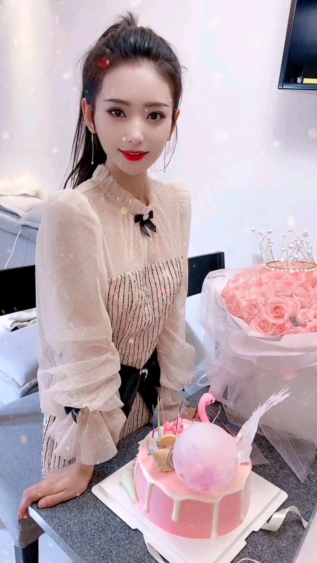 女神过生日,蛋糕很亮眼抢镜