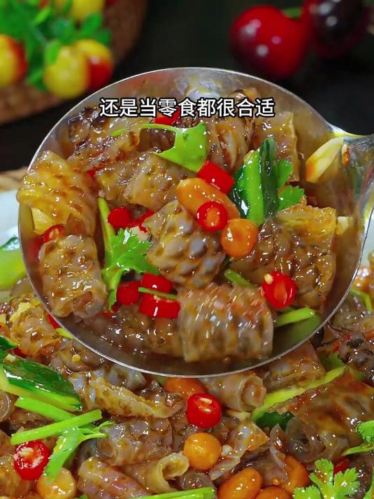 吃饭没有胃口的时候，你可以试试这个泡椒鱼皮