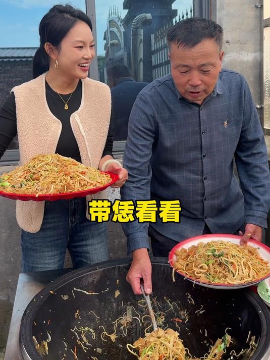俺爸说炒菜就像过日子一样,火大了,它糊,火小了,它生