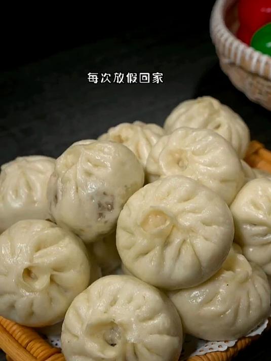 梅干菜肉包子的美味秘诀,香气扑鼻,刚出锅就让人欲罢不能
