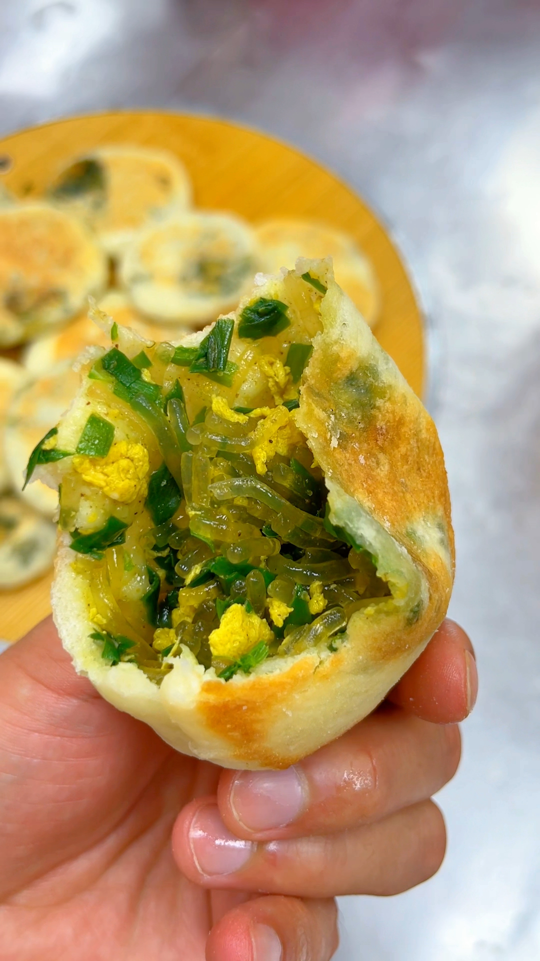 一斤韭菜加三个鸡蛋就可以做出排队都买不到的韭菜馅饼