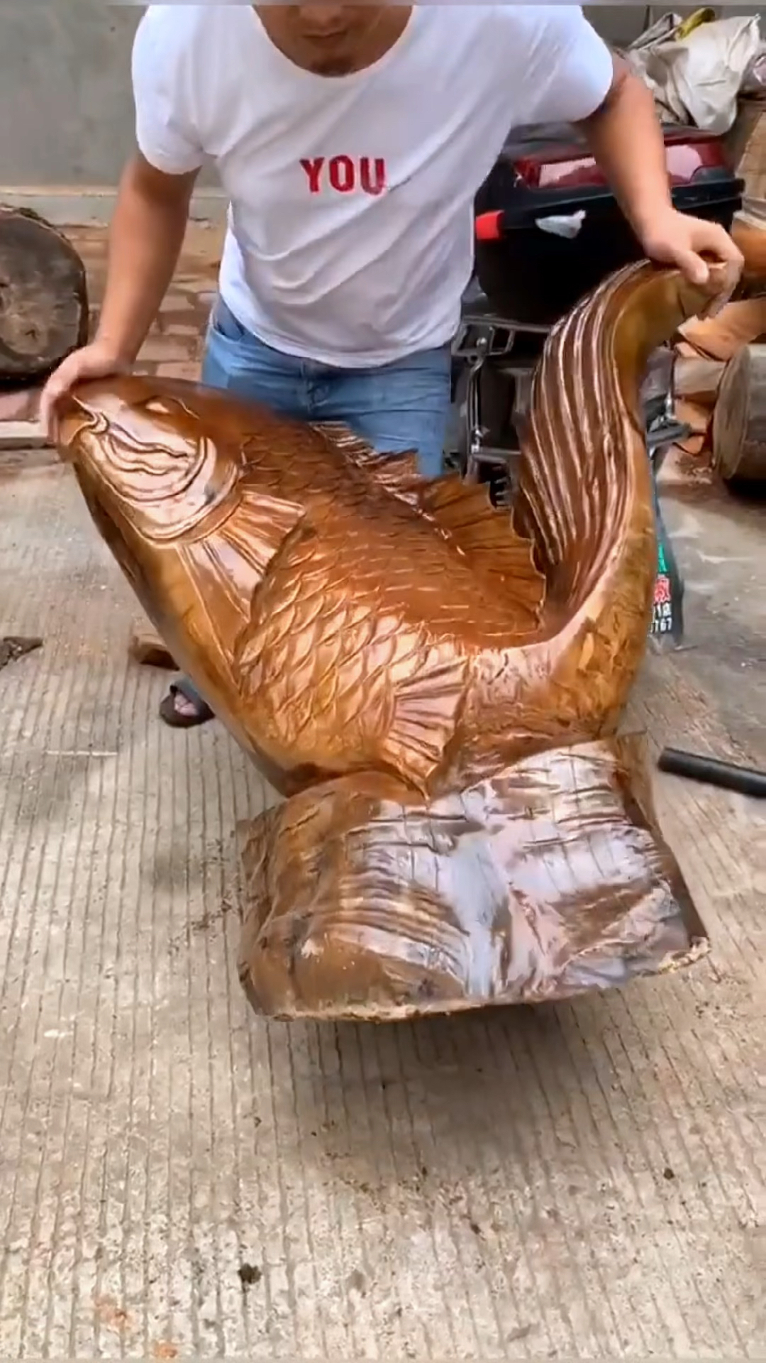 年年有余木雕鱼