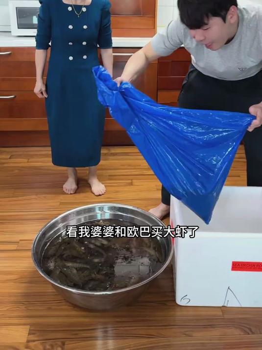 又到了韩国吃海虾的季节 欧巴买了20斤新鲜海虾 做韩式生腌虾