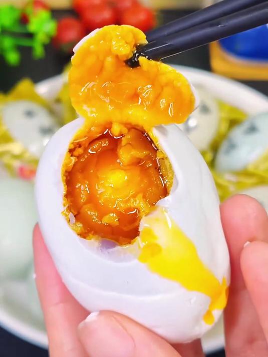 绝了绝了!广西咸鸭蛋配粥,早餐直接封神?