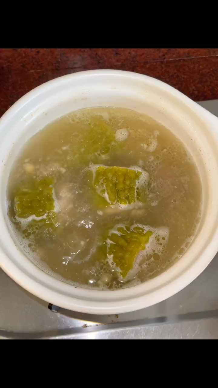天气转凉了,苦瓜汤不能缺少,马上安排