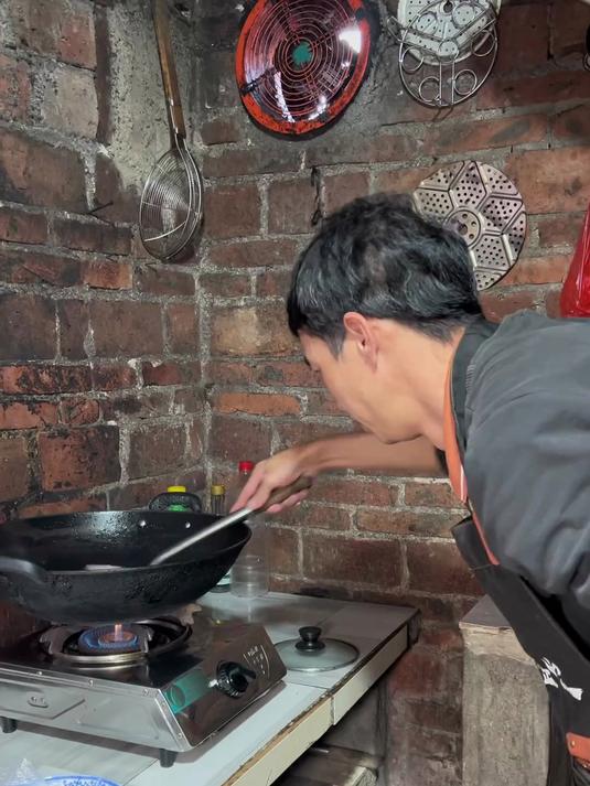 今天做一道美味佳肴菜蒸青头鸭