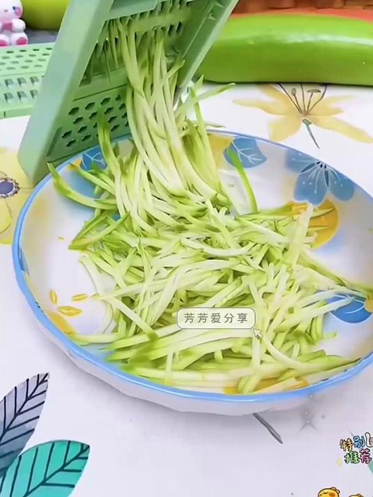 多功能切菜神器,可轻松实现插菜切片切丝擦丝粗细丝随意切换!