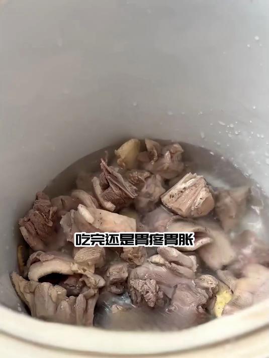 巧煮虫草焖老鸭：荤素搭配，营养均衡更健康