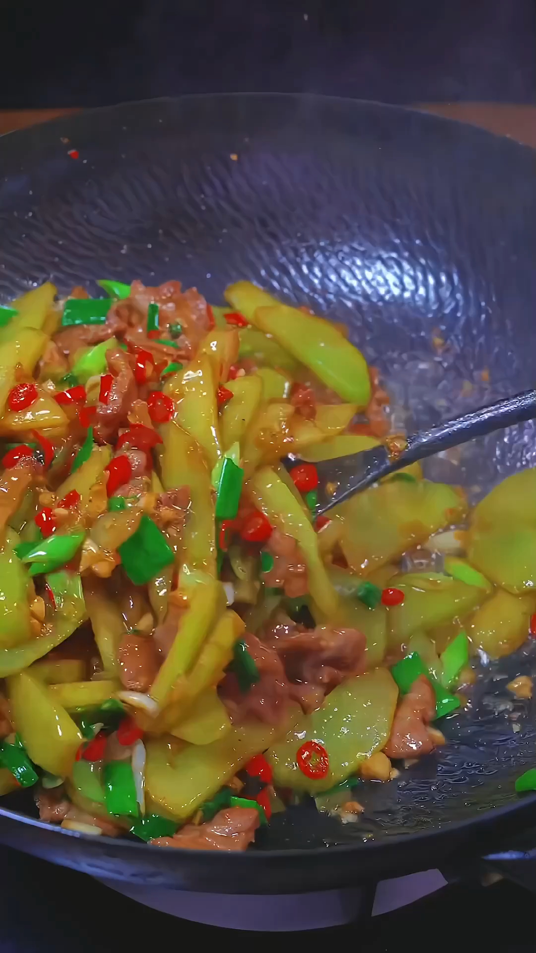 简单易做的莴笋炒肉家常菜下饭菜