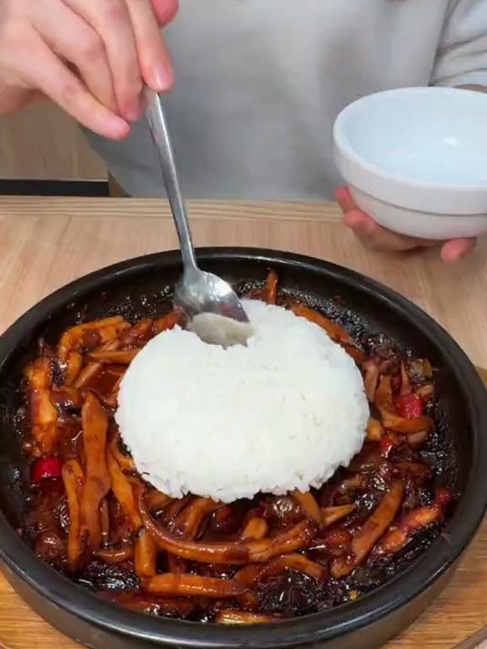 测评米村拌饭12月新品肉末茄子煲,香香饭菜单+1