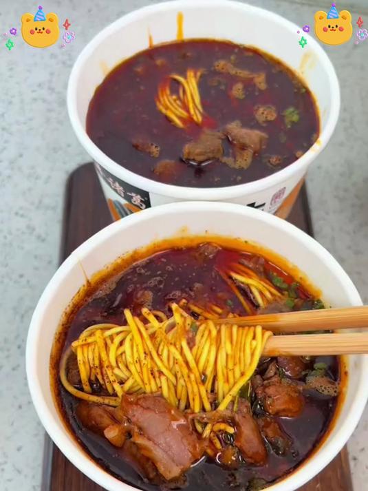 襄阳特产牛肉面！筋道面条大块肉，香辣浓郁，早餐夜宵必备美味