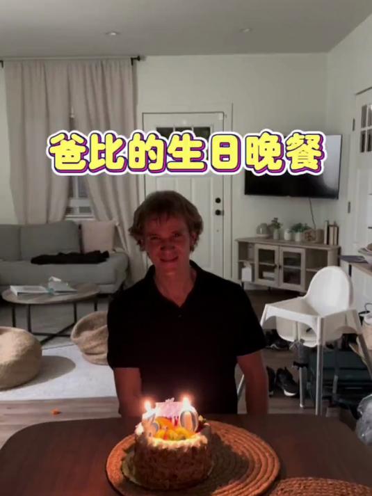 今天的生日晚餐本来去吃回转寿司的,可是要排队1个小时