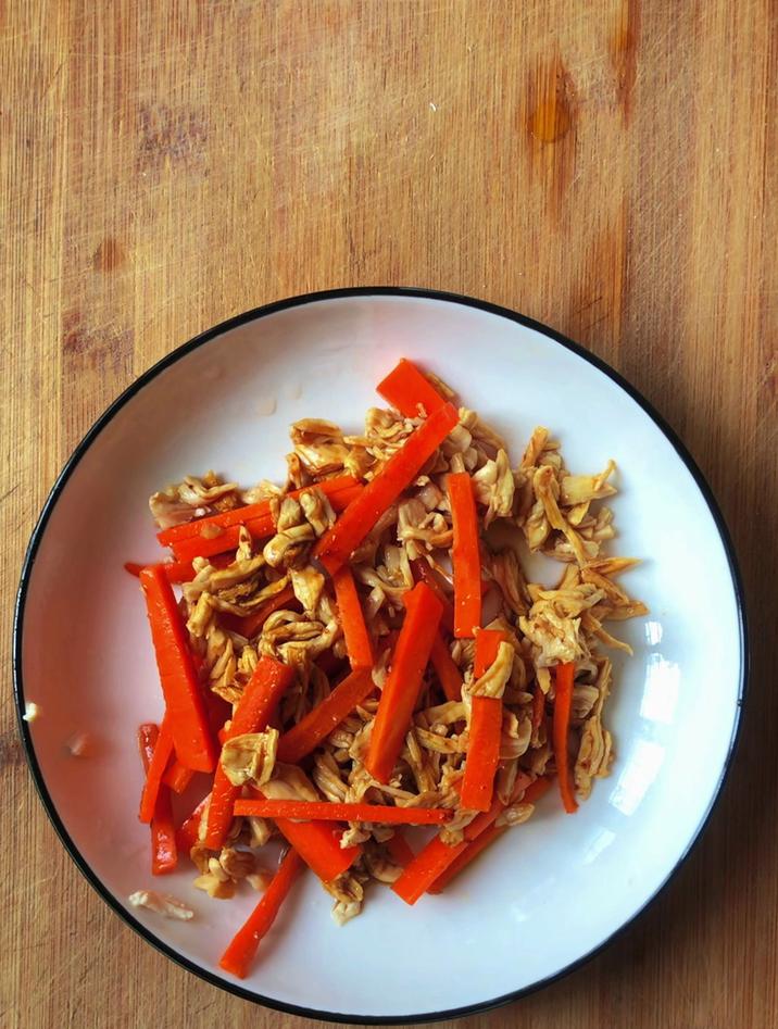 凉拌鸡胸肉丝的做法家常,跟我这样做,简单好吃