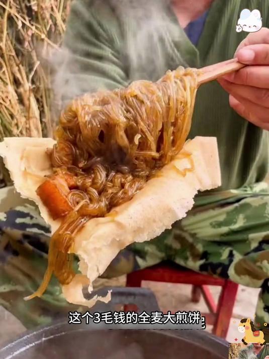 这个粗粮煎饼饱腹贼强热量还低关键是太好吃了一切皆可卷吃起来很有嚼劲很劲道。#杂粮煎饼#