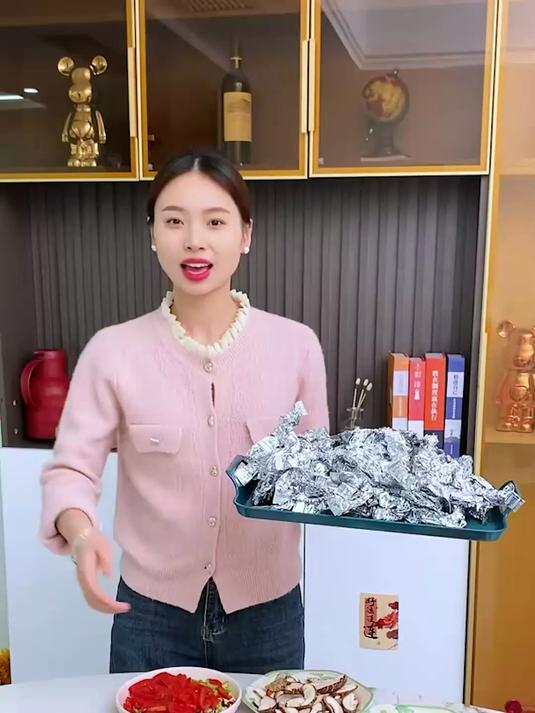 餐桌乱糟糟？一罩搞定饭菜保温 + 防苍蝇！