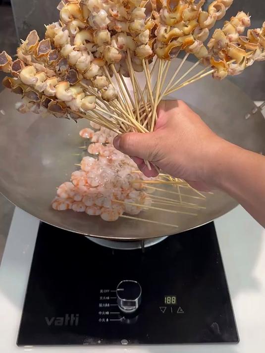 东北铁锅炖大鹅与海鲜擦出了不一样的火花