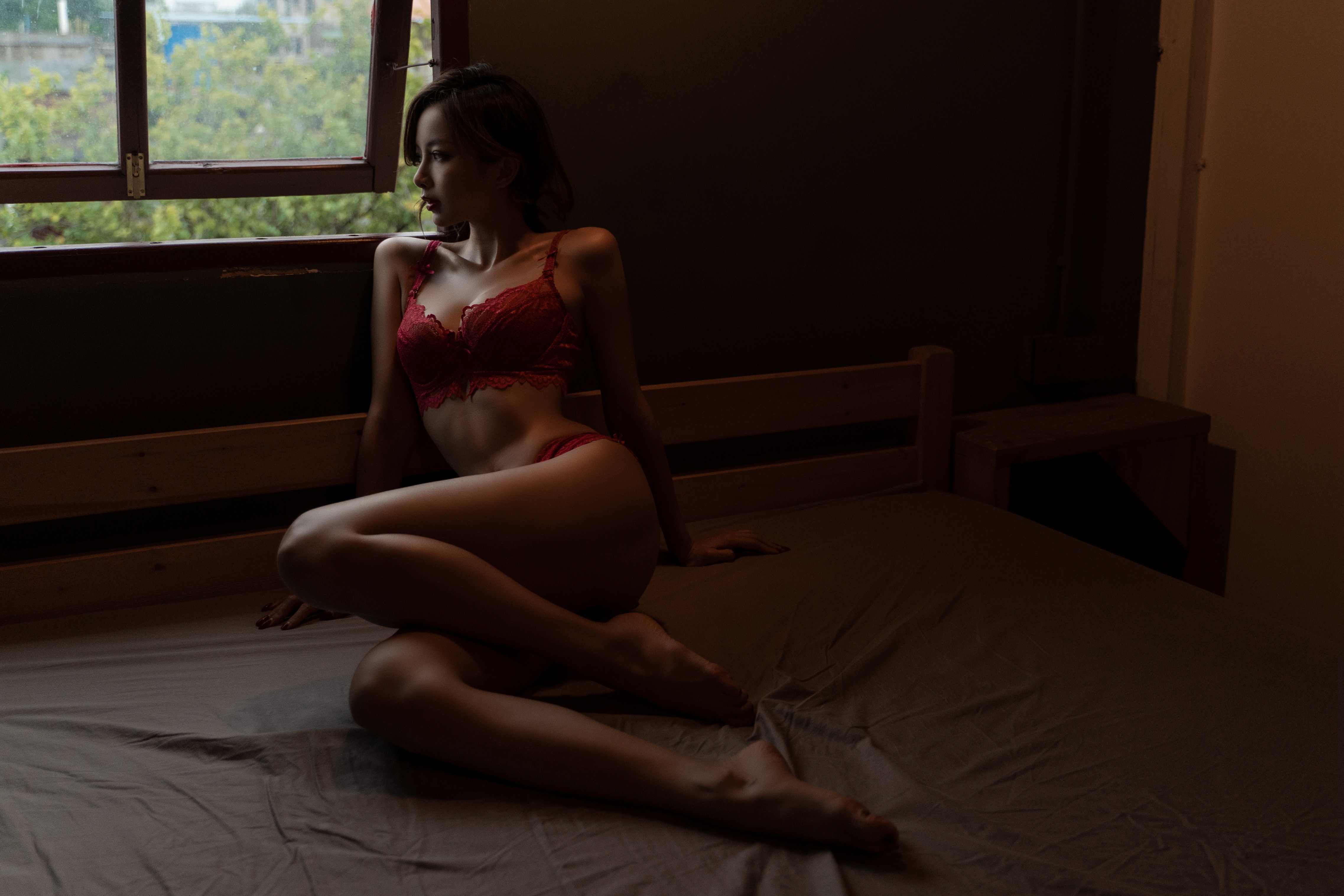 图片[24]-小何同学 – 042 后窗 [36P+1V194M]-六色网
