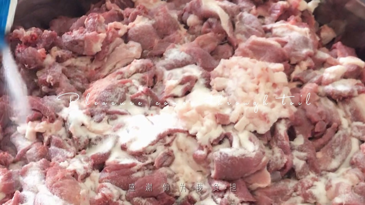 腊肠用盐比例,你知道吗?         一斤肉多少盐呢?这是大部分人关心的问题,以我们家