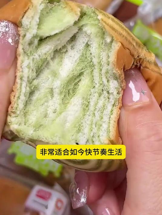 盼盼蛋黄派瑞士卷老面包,让早餐营养美味兼得