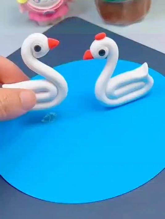 用粘土和孩子一起做个大白鹅,真好玩