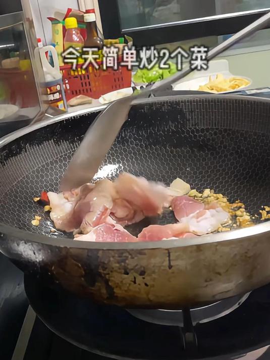 「腐竹炒五花肉+木耳炒山药片」简单好吃的家常菜~