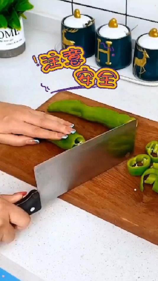 生活好物推荐——切菜护指神器,有了它,再也不用担心切到手了