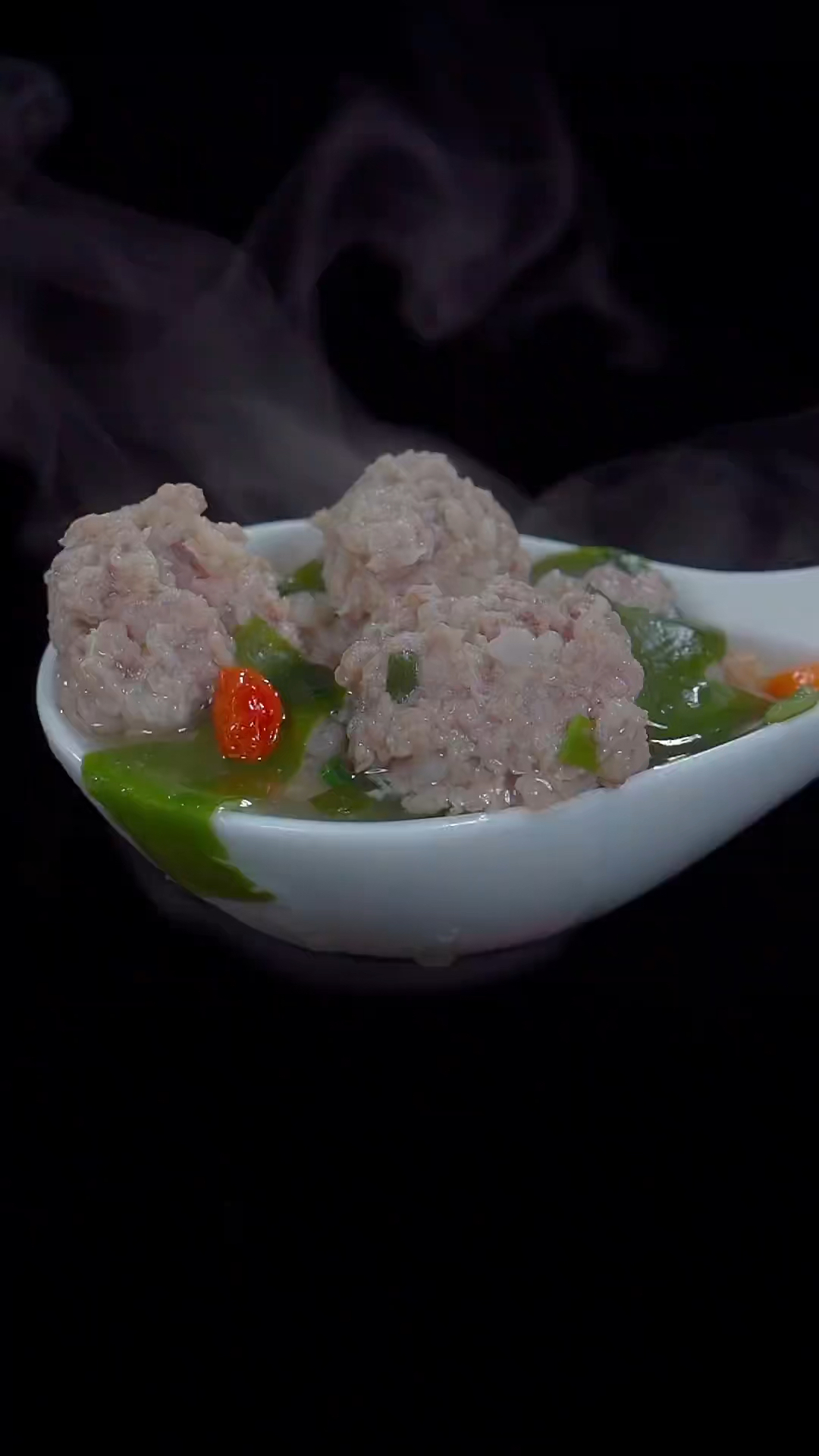 裙带菜山药肉丸汤的做法