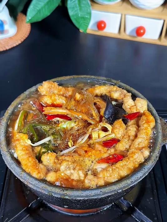 砂锅店里的砂锅小酥肉,原来自己在家做也特别简单,热乎乎的