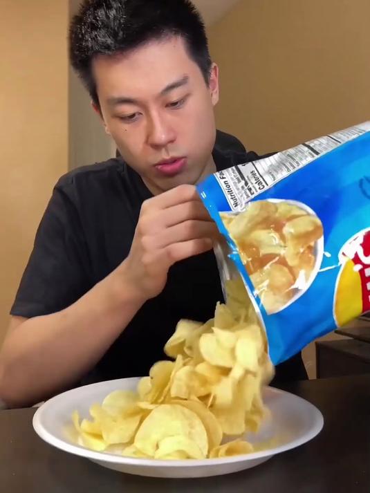 今儿看看乐事薯片在美国本地都有啥口味！