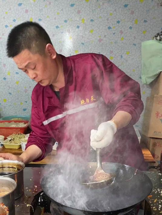 长江大学夜市蛋炒饭