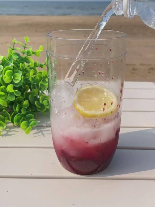 杨梅别再傻傻的直接吃了 试试这样做 好喝太多了