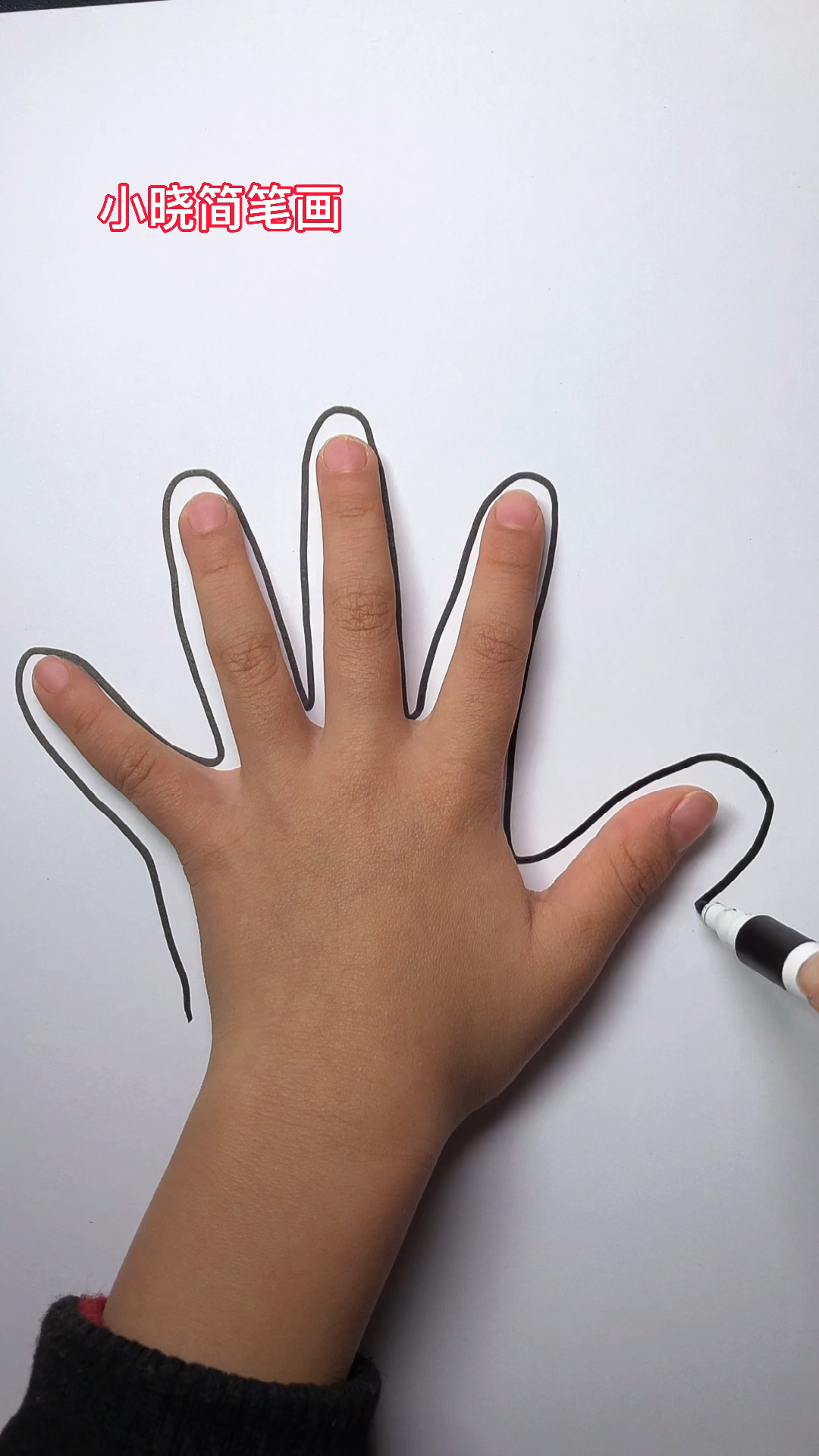 用宝宝的手掌画大公鸡