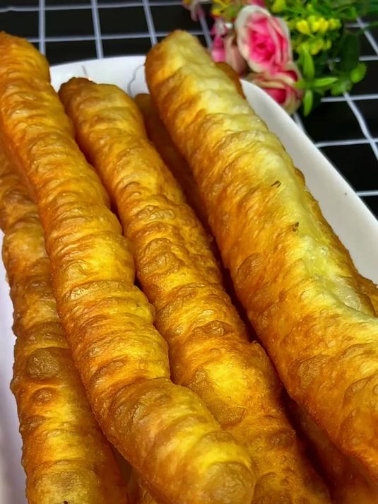 今天教大家做油条配上豆浆，豆腐脑，这味道美美哒