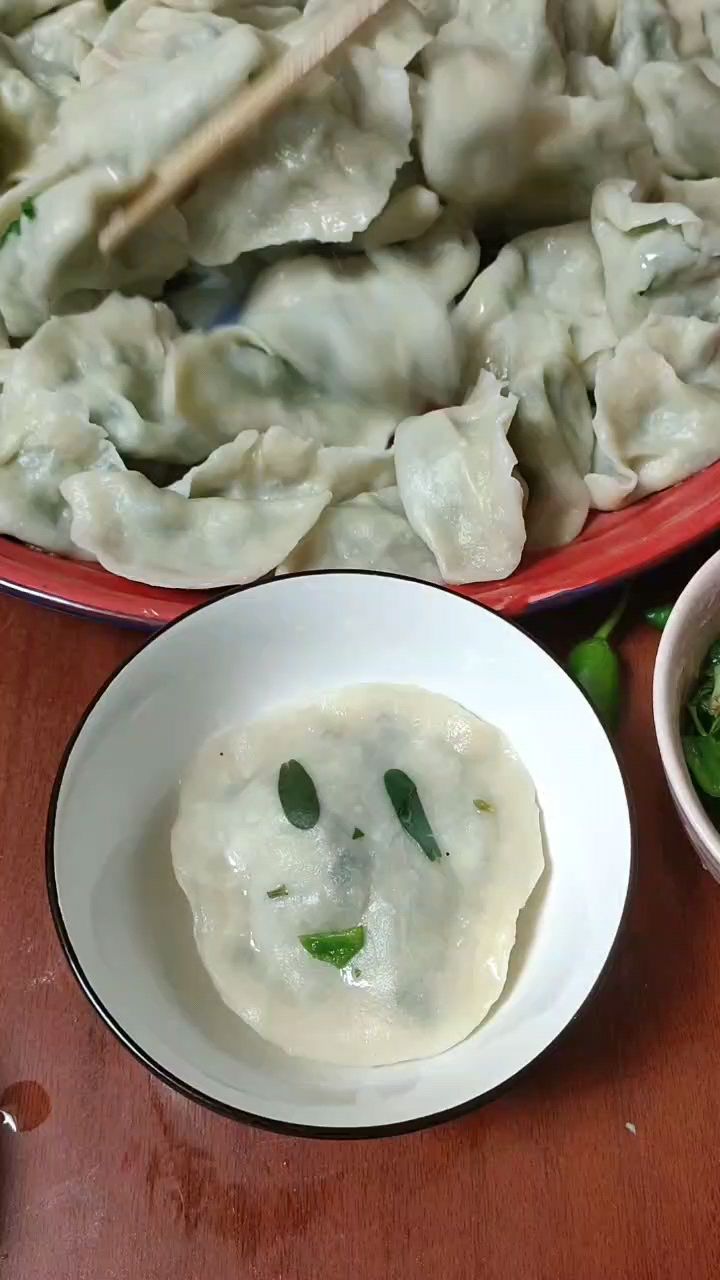 今天我过生日老妈给我包个不一样的饺子!